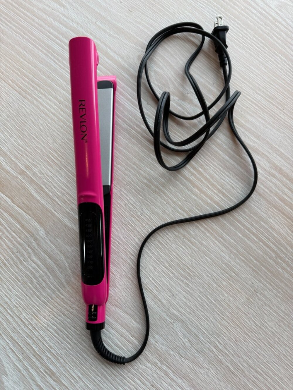 Revlon Easy Heat Precision 1" Ceramic Flat Iron Hot Pink NWOT